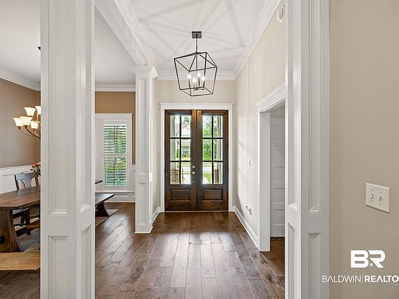 3rd image of 582 Theakston St