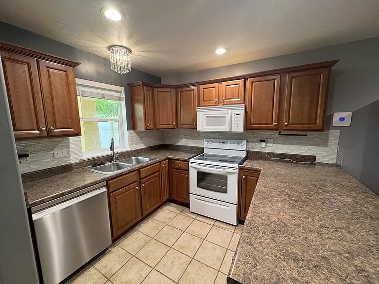 430 N Hodges Ln — Photo 5