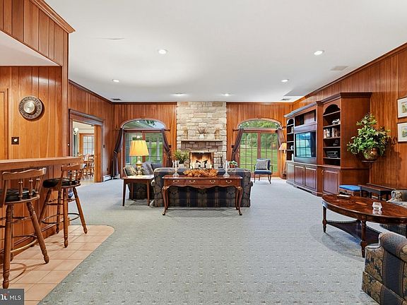 4th image of 225 Grove Valley Ct