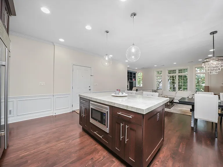2731 N Wilton Ave #2 — Photo 9