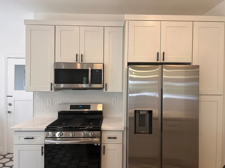 741 S Mansfield Ave — Photo 12