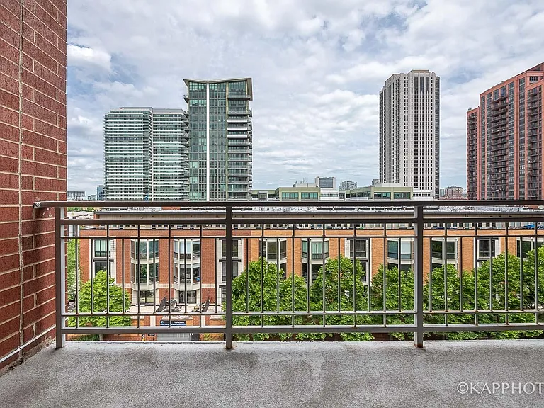 657 W Fulton St #609 — Photo 14