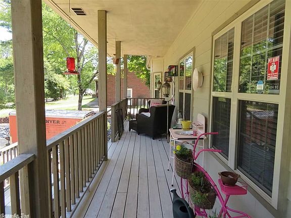 2nd image of 108 Meadowlake Dr