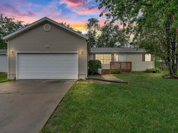 305 SE 44th Pkwy, Topeka, KS 66609