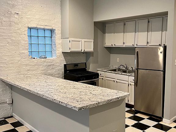 5th image of 1460 W Erie St #1
