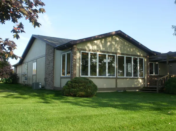 130D Riverside Dr, Cheboygan, MI 49721