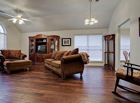 4th image of 3811 Barrington Dr