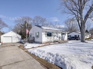 424 W Geneva St, Elkhorn, WI 53121