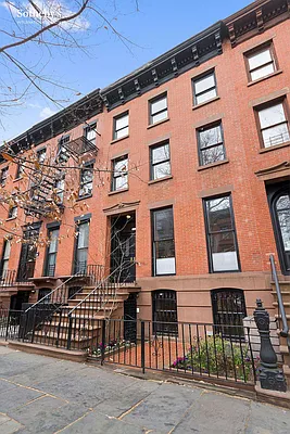 Sold by Sotheby's International Realty | media 1