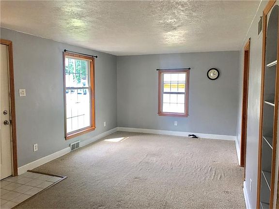 3rd image of 527 S Mercer Ave
