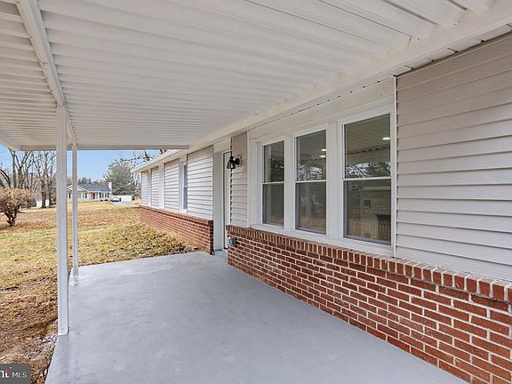 5th image of 413 Obrecht Rd