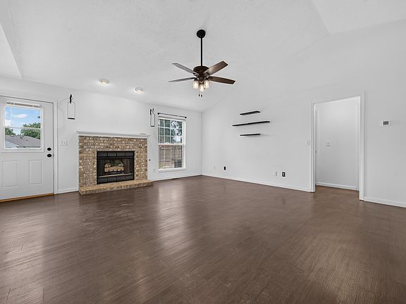 5th image of 2014 Wellesley Ln