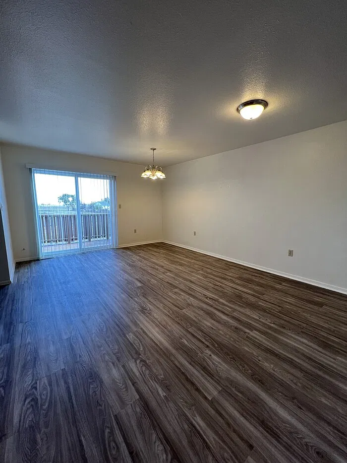 4 bed, 2.5 bath, 1615 sqft, $2,265 — Photo 4