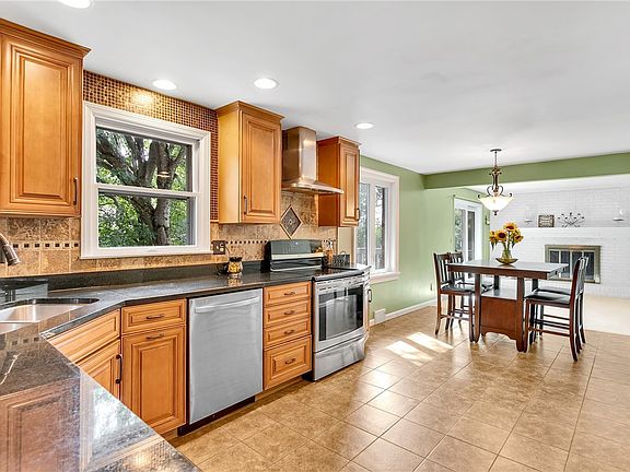3rd image of 116 Sherwood Dr