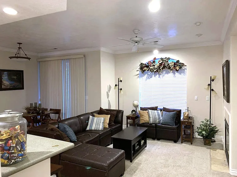 272 W 400 N #207 — Photo 5