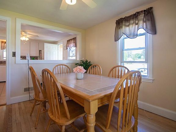 3rd image of 33 Midland Dr