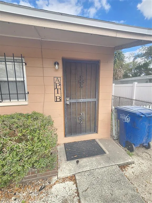 Building Photo - 906 E 108th Ave