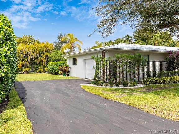 3rd image of 8001 SW 148th Dr