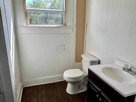 5th image of 404 Kibbie St