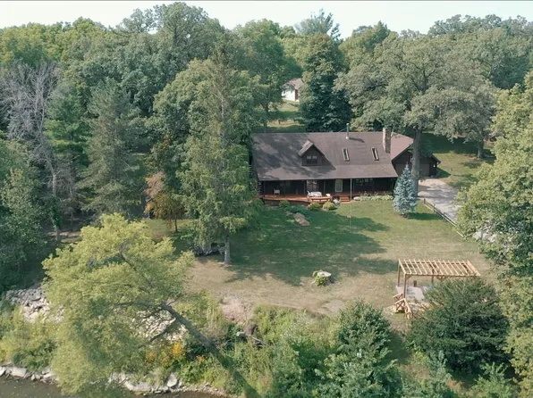 2412 Ripley Bridge Dr, Charles City, IA 50616