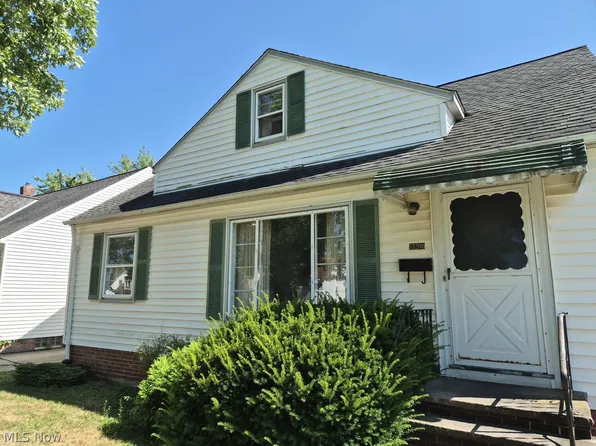 13200 Maple Leaf Dr, Garfield Heights, OH 44125