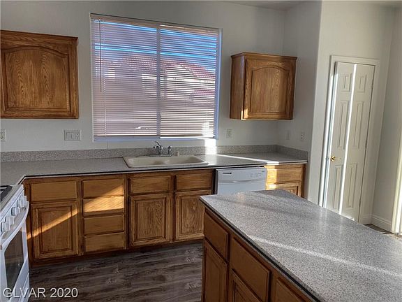 5th image of 8233 Ruby Heights Ave