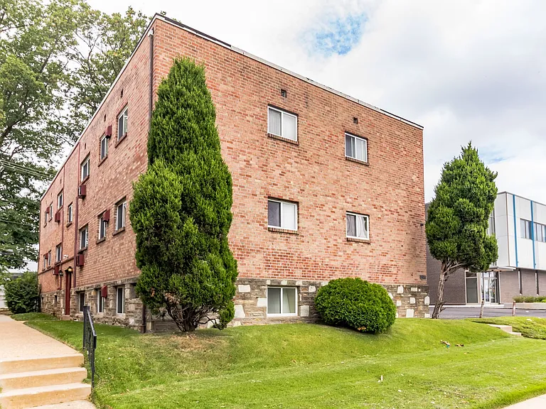 Michner Pointe Apartments — Photo 23
