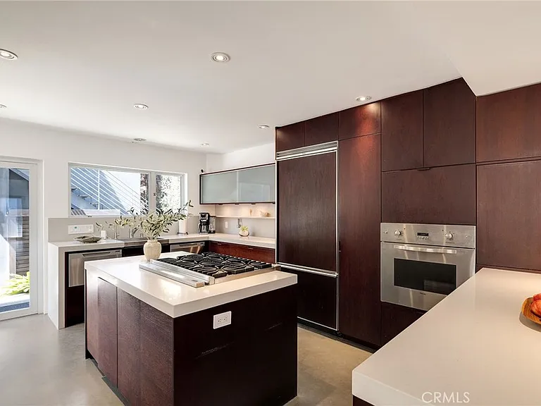 27 Driftwood St — Photo 10