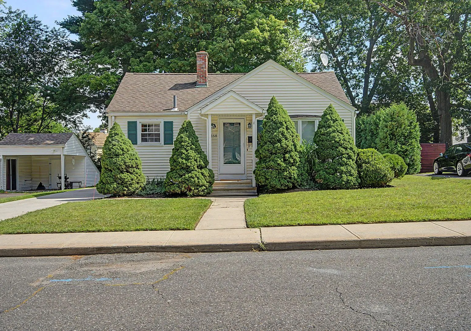Cozy 2 Bedrooms Single-Family Home for Rent in Holyoke! — Photo 1
