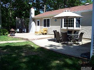 2nd image of 29 Maple Glen Ln