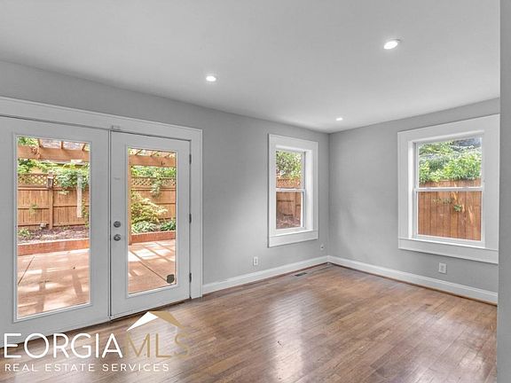 3rd image of 2595 E Woodland Cir