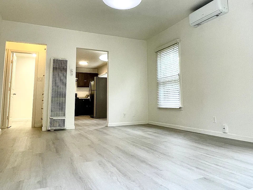 1120 N Vista St
