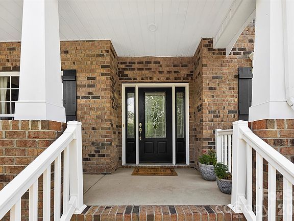 2nd image of 422 Deer Brush Ln