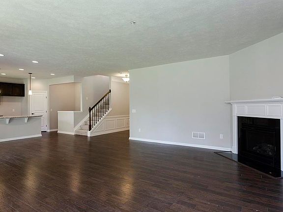 4th image of 3 Hidden Lake Ln