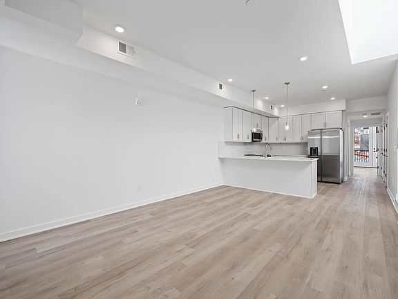 2nd image of 2327 Frankford Ave Unit 2
