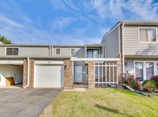 452 Hickory Dr, Wheeling, IL 60090