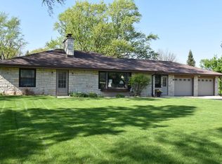 15940 Brentwood Dr, Brookfield, WI 53005