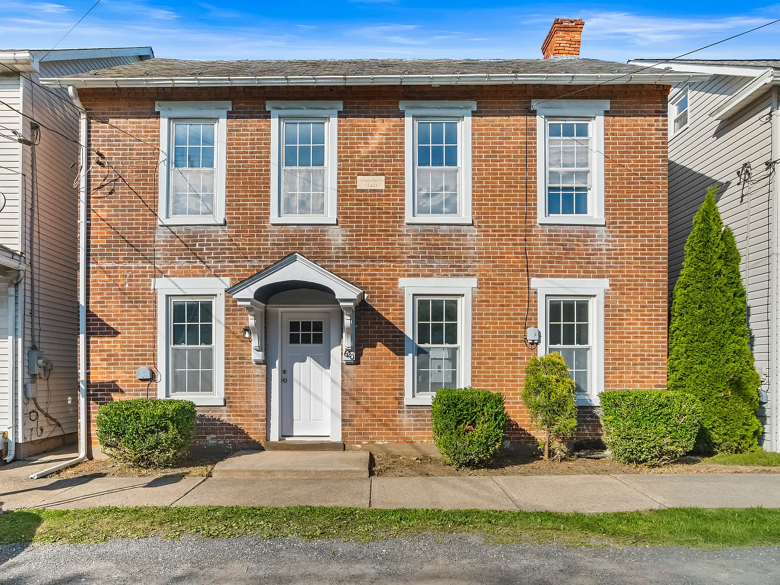 3 bed, 1.5 bath, 1440 sqft, $2,250 — Photo 1