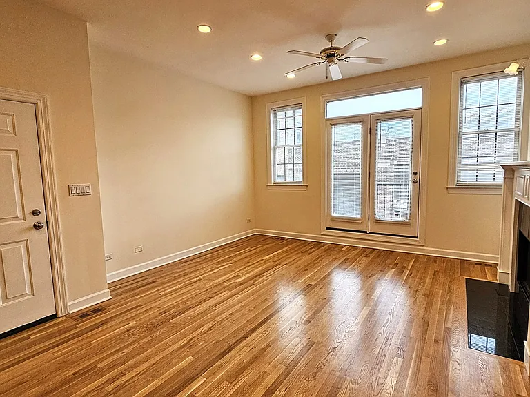 511 N Hartland Ct #1S — Photo 2