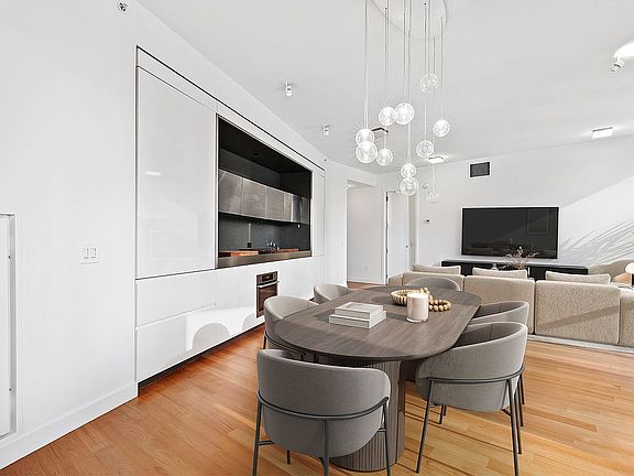 2nd image of 15 William St #11DE