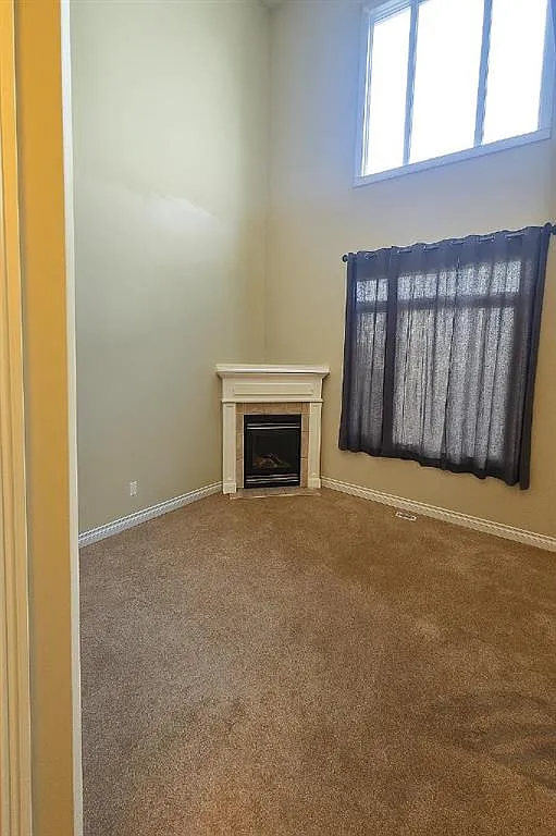 3 bed, 3.5 bath, 1295 sqft, $2,300 — Photo 3