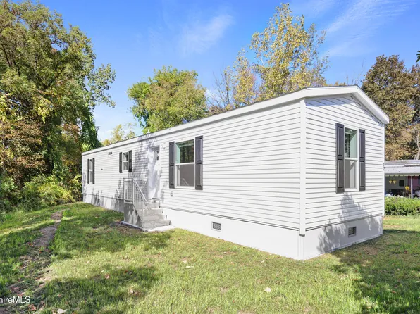 12 Aztec Dr, North Adams, MA 01247