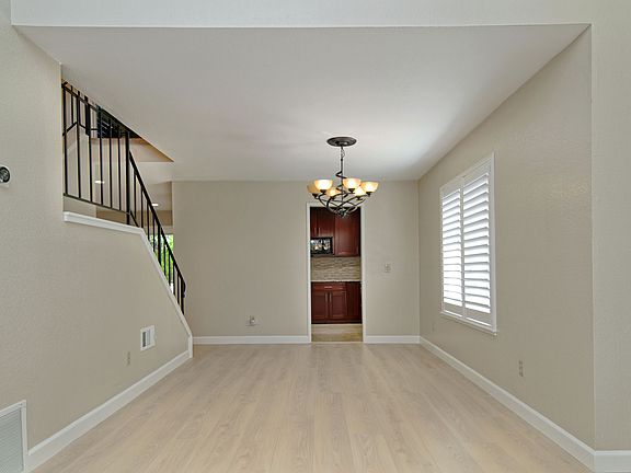 LIVING ROOM - 3