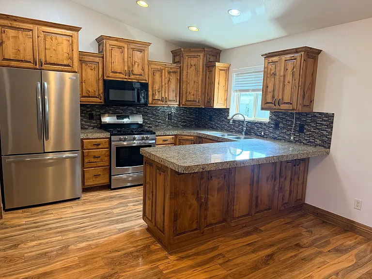551 Kodiak Cir — Photo 10