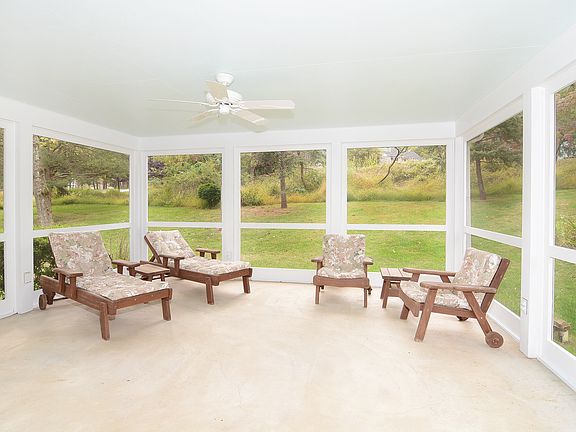 screened-in porch