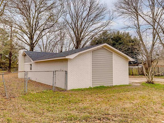 3rd image of 510 Willett Place Blvd