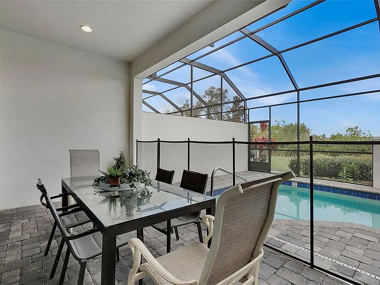 486 Captiva Dr — Photo 11