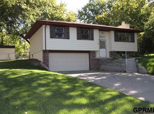 5715 S 110th Cir, Omaha, NE 68137