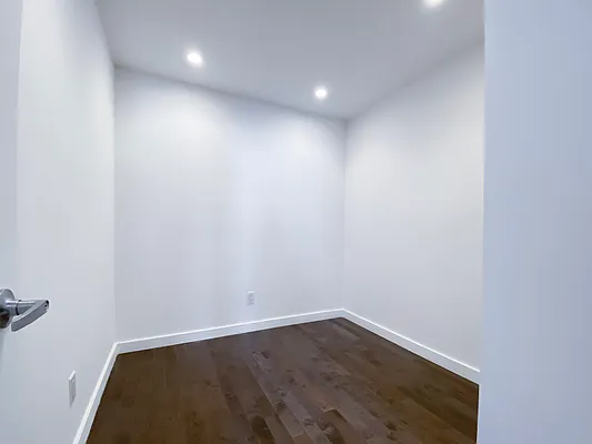 Rented by Kahen Properties | media 8