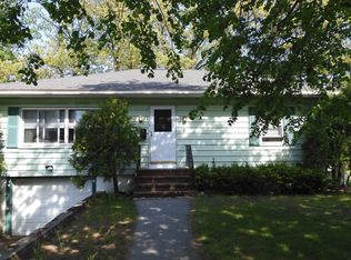 8 Glen Forest Ln, Methuen, MA 01844